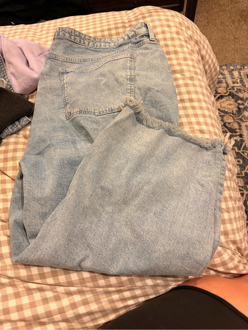 Universal Thread Light Blue Cropped Frayed Hem Jeans